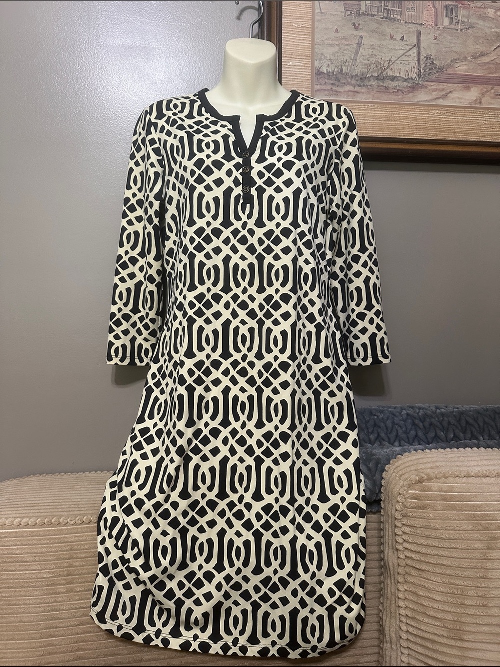 J McLaughlin Black and Cream Geometric print fitted dress size small made in USA